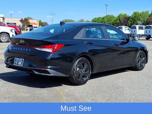 Phantom Black 2022 Hyundai ELANTRA SEL