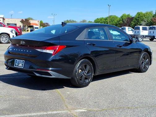 Phantom Black 2022 Hyundai ELANTRA SEL