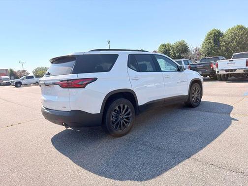 Summit White 2022 Chevrolet Traverse RS