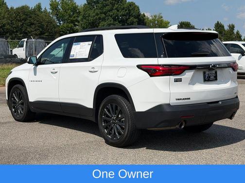 Summit White 2022 Chevrolet Traverse RS
