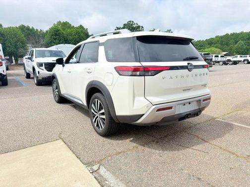 Pearl White Tricoat 2023 Nissan Pathfinder Platinum 4WD