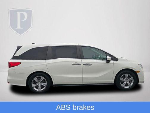 White Diamond Pearl 2018 Honda Odyssey EX-L