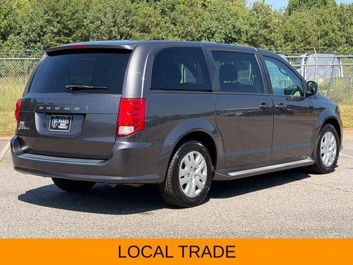 Granite Pearlcoat 2018 Dodge Grand Caravan SE