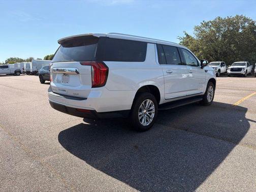 White Frost Tricoat 2023 GMC Yukon XL SLT