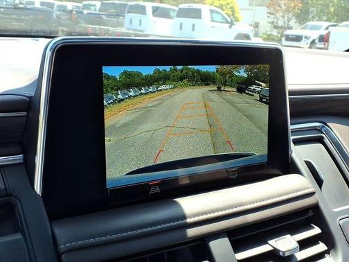 White Frost Tricoat 2023 GMC Yukon XL SLT