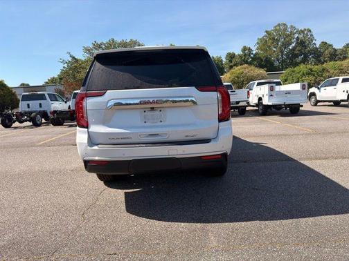 White Frost Tricoat 2023 GMC Yukon XL SLT