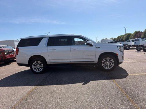 White Frost Tricoat 2023 GMC Yukon XL SLT