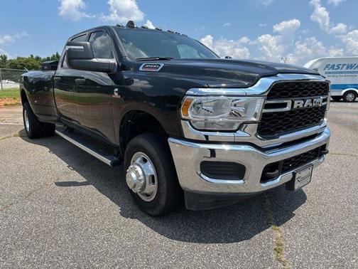 2024 RAM 3500 Tradesman Crew Cab 4x4 8' Box