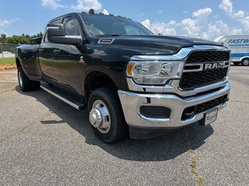 2024 RAM 3500 Tradesman Crew Cab 4x4 8' Box