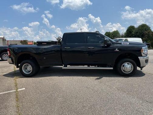 2024 RAM 3500 Tradesman Crew Cab 4x4 8' Box