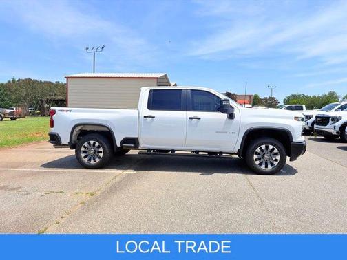 Summit White 2025 Chevrolet Silverado 2500 Custom