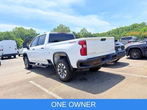 Summit White 2025 Chevrolet Silverado 2500 Custom