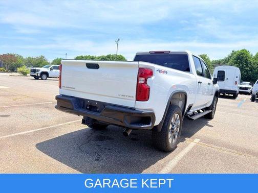 Summit White 2025 Chevrolet Silverado 2500 Custom