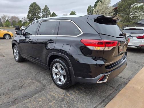 Midnight Black Metallic 2017 Toyota Highlander Limited Platinum