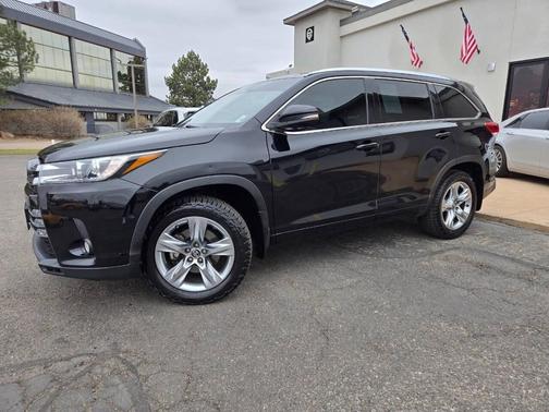 Midnight Black Metallic 2017 Toyota Highlander Limited Platinum
