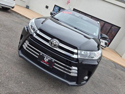 Midnight Black Metallic 2017 Toyota Highlander Limited Platinum