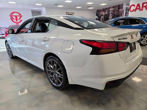 2023 Nissan Altima SR VC-Turbo FWD