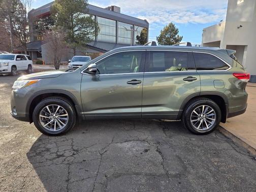 2018 Toyota Highlander SE