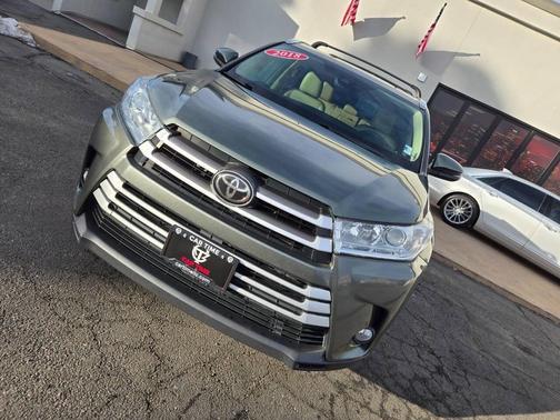 2018 Toyota Highlander SE