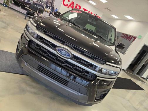 Agate Black 2024 Ford Expedition Max XLT