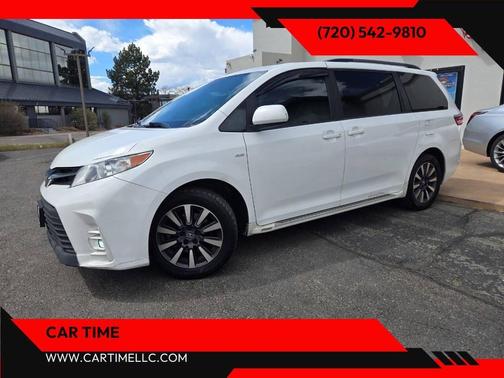 Super White 2018 Toyota Sienna LE