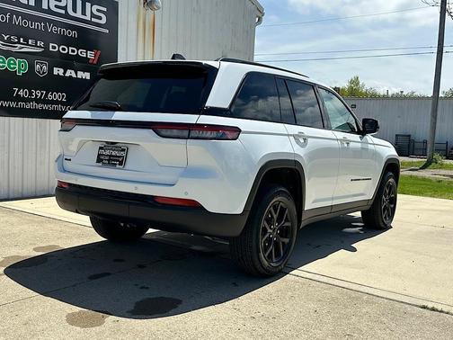 2025 Jeep Grand Cherokee Laredo