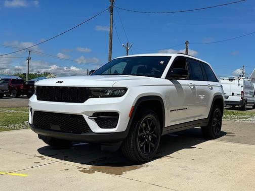 2025 Jeep Grand Cherokee Laredo