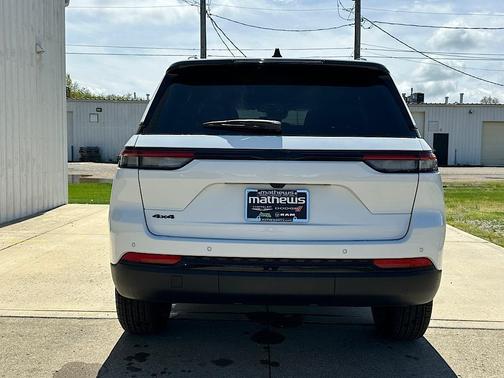 2025 Jeep Grand Cherokee Laredo