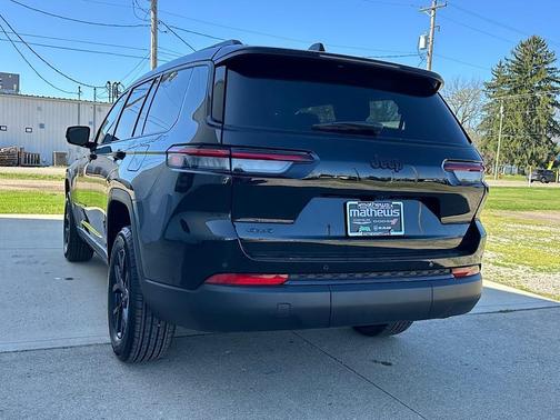 2025 Jeep Grand Cherokee L Laredo
