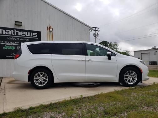 2023 Chrysler Voyager LX