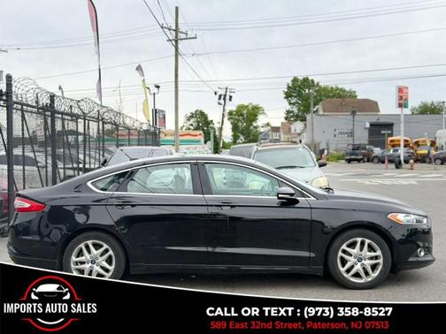 Black 2016 Ford Fusion SE