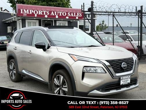 Brilliant Silver / Black 2022 Nissan Rogue Platinum