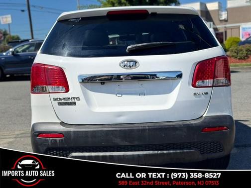 White 2011 Kia Sorento