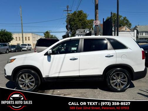 White 2011 Kia Sorento