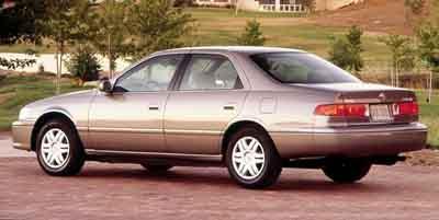Gold 2000 Toyota Camry LE