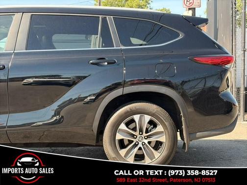 Black 2023 Toyota Highlander XLE