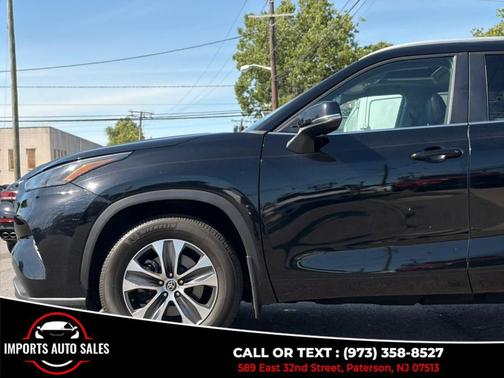 Black 2023 Toyota Highlander XLE