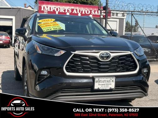 Black 2023 Toyota Highlander XLE