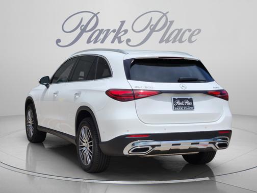 Polar White 2025 Mercedes-Benz GLC 300