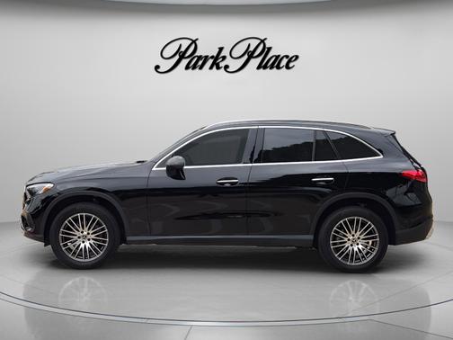 Black 2025 Mercedes-Benz GLC 300
