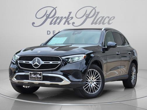 Black 2025 Mercedes-Benz GLC 300