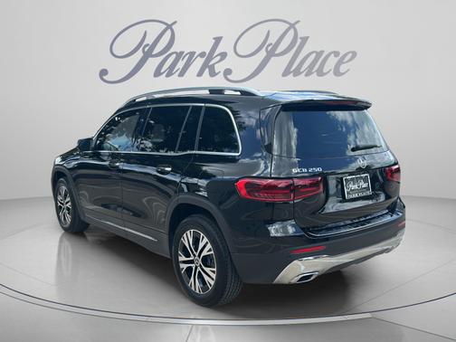 Night Black 2025 Mercedes-Benz GLB 250
