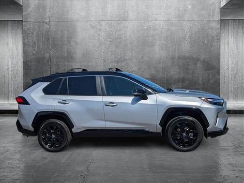 2022 Toyota RAV4 Hybrid SE