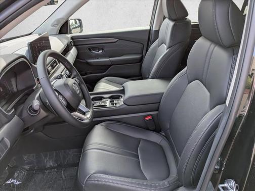 Crystal Black Pearl 2026 Honda Pilot Touring 8-Passenger