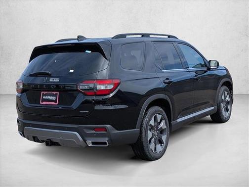Crystal Black Pearl 2026 Honda Pilot Touring 8-Passenger