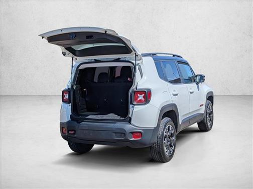 Alpine White Clearcoat 2023 Jeep Renegade Trailhawk