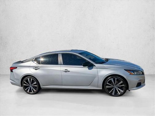 2022 Nissan Altima SR FWD
