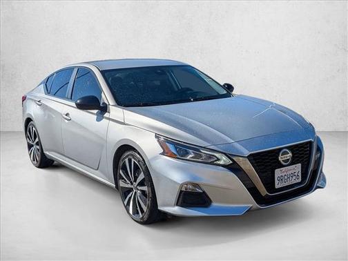 2022 Nissan Altima SR FWD