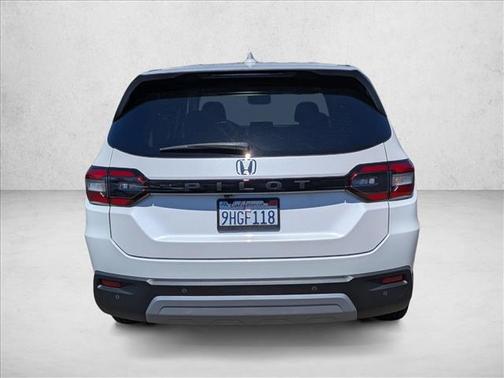 Platinum White Pearl 2023 Honda Pilot EX-L 8 Passenger