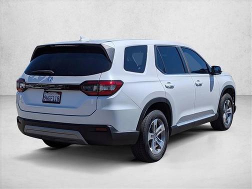 Platinum White Pearl 2023 Honda Pilot EX-L 8 Passenger